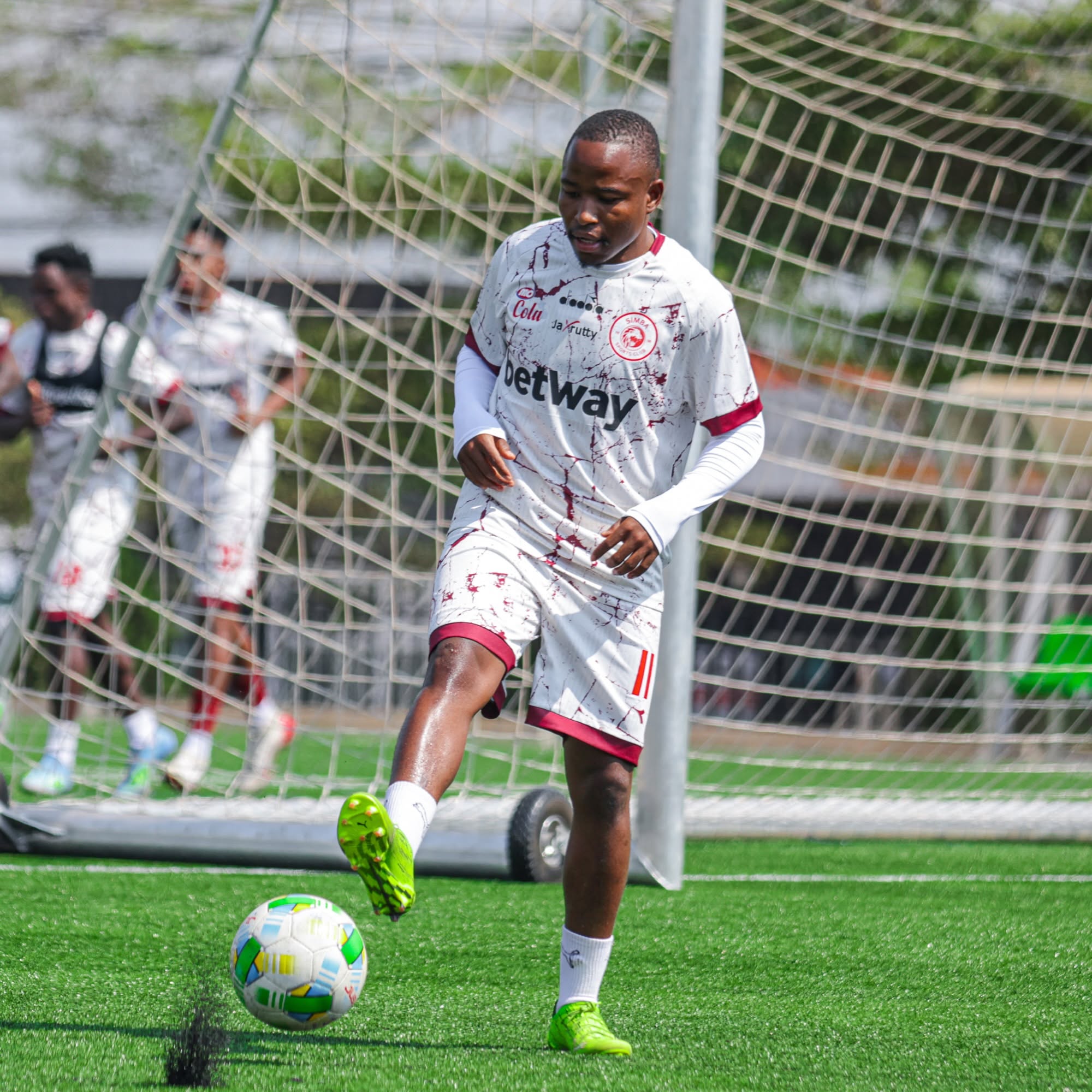 Makgalwa Vows to Deliver Trophies After Promising Simba Debut