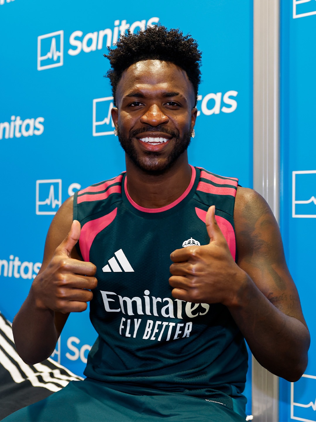 Vinícius Júnior Returns to Real Madrid Training Amid Arsenal Transfer Speculation