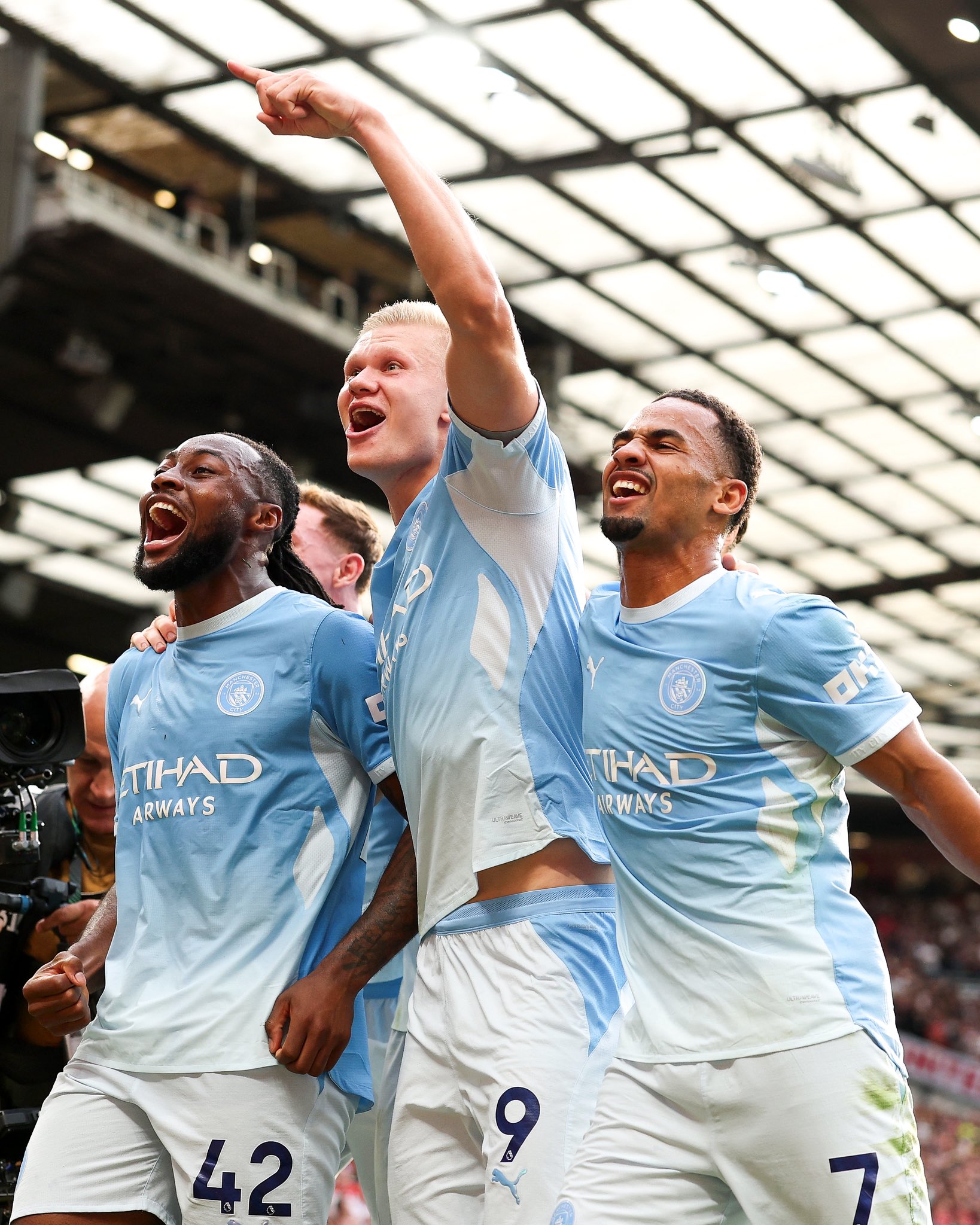 Manchester City stun United to win derby at Old Trafford
