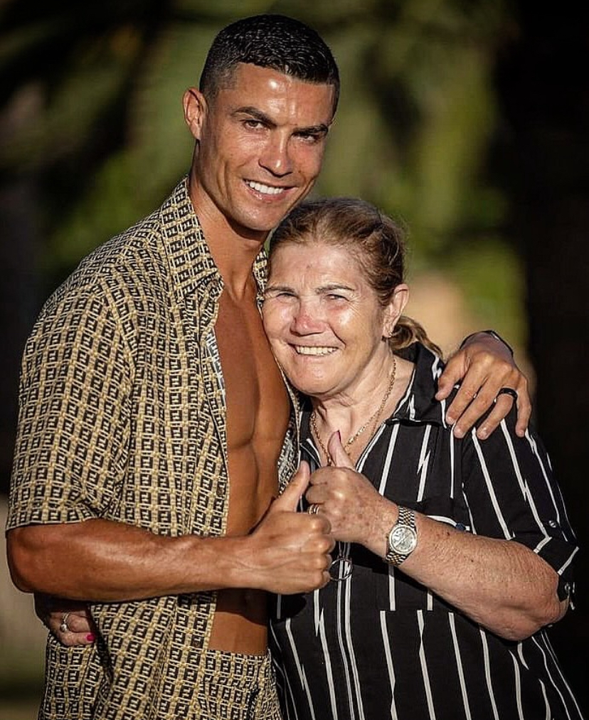 Ronaldo’s mother cried after her son left Portugal camp