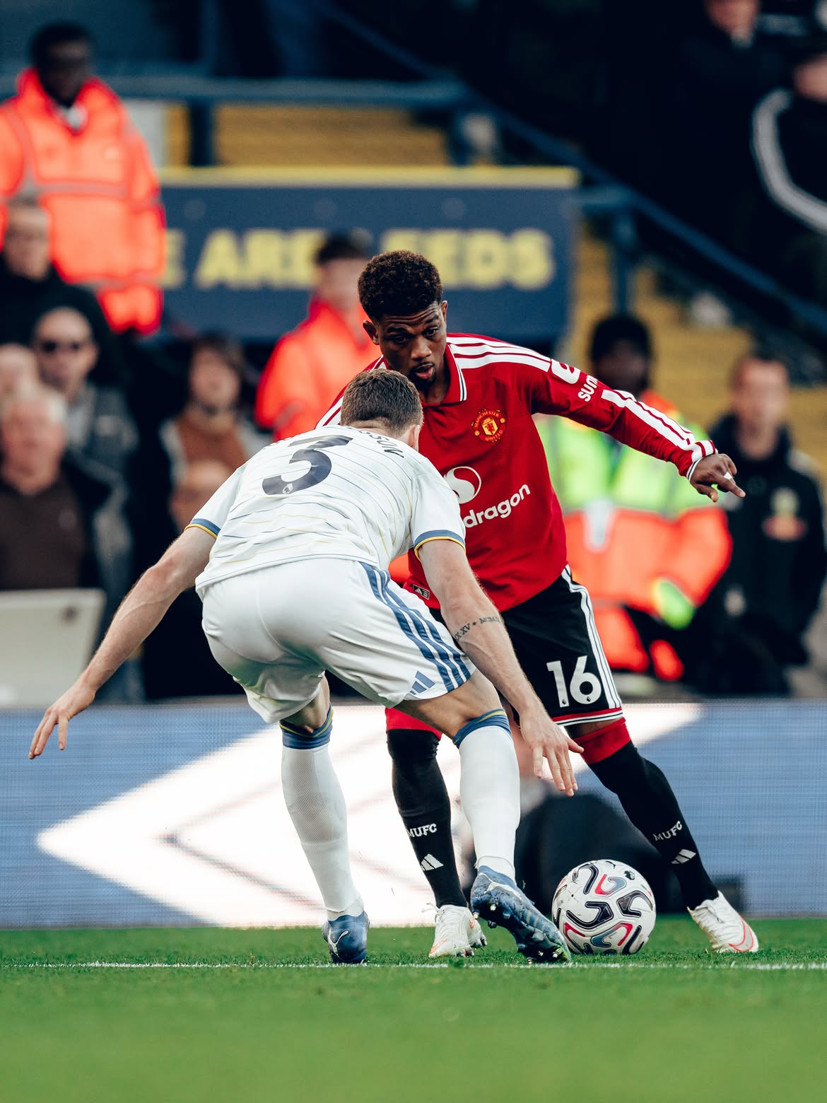 Manchester United held 1-1 draw by Leeds United