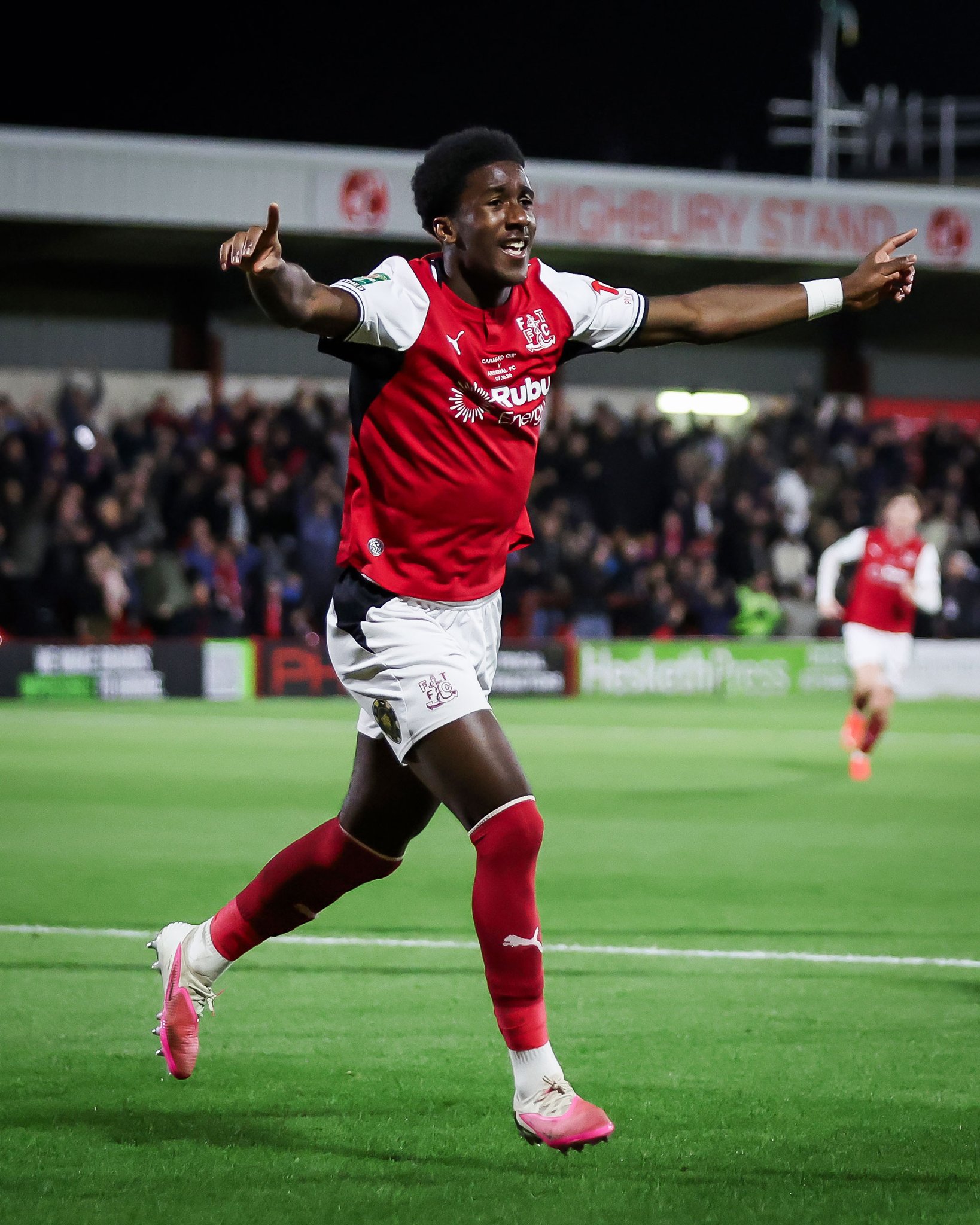 Fleetwood Town yawaondoa Arsenal EFL Cup, huku tukio la ajabu laonekana angani